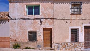 Oportunidad de reforma en Raspay (Yecla) Casa con patio y terreno con cueva photo 0