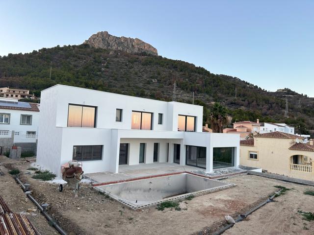 Villa En venta en Calp photo 0