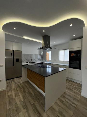 Piso En venta en Avenida Villa De Madrid. 29700, Vélez-Málaga (málaga)zona Hispanidad-Vivar Téllez, Vélez-Málaga photo 0