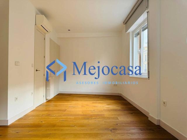 esionante Vivienda Exterior Junto a la Catedral de la Almudena photo 0