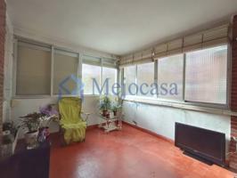 Amplia vivienda de 107 m² construidos, con terraza, en calle Utrillas, en pleno corazón del Barrio de Canillas. photo 0