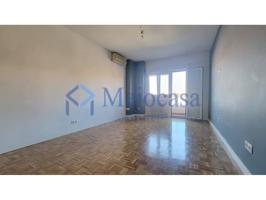 Magnífica vivienda con terraza en la calle José del Hierro, en pleno corazón del barrio de Quintana. photo 0