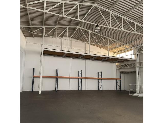 Industrial En venta en Valencia photo 0