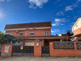 Casa En venta en Cabanillas del Campo photo 0