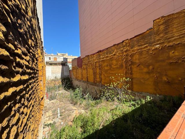 SOLAR URBANO CON ESTRUCTURA DE EDIFICIO EN EL VENDRELL photo 0