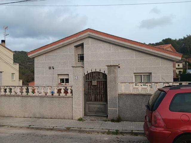 OPORTUNIDAD DE INVERSIÓN - CHALET EN CANYELLES (BARCELONA) photo 0