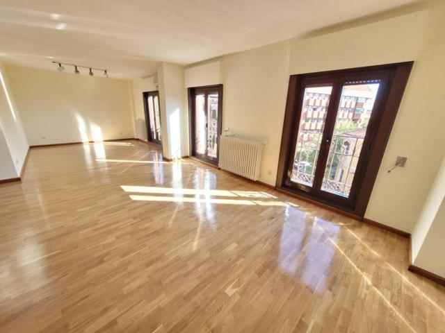 Piso en venta en Almagro(28010) photo 0