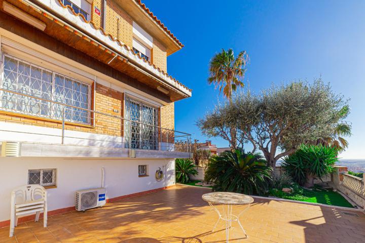 Casa En venta en Esplugues de Llobregat photo 0