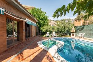 Casa En venta en Castelldefels photo 0