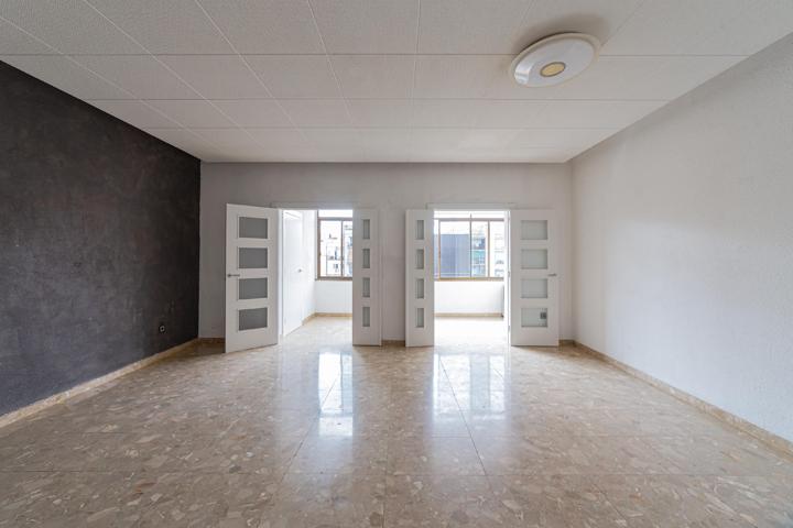 Piso En venta en el Raval photo 0