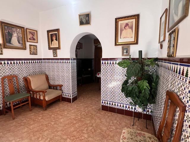Gran Casa en Venta en Guillena photo 0