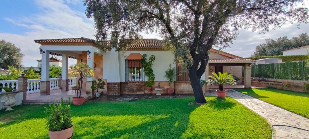 Chalet en venta en Gerena photo 0