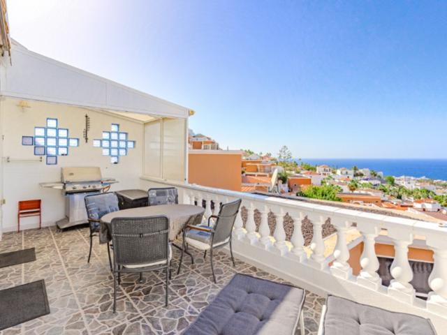 Villa En venta en Adeje photo 0