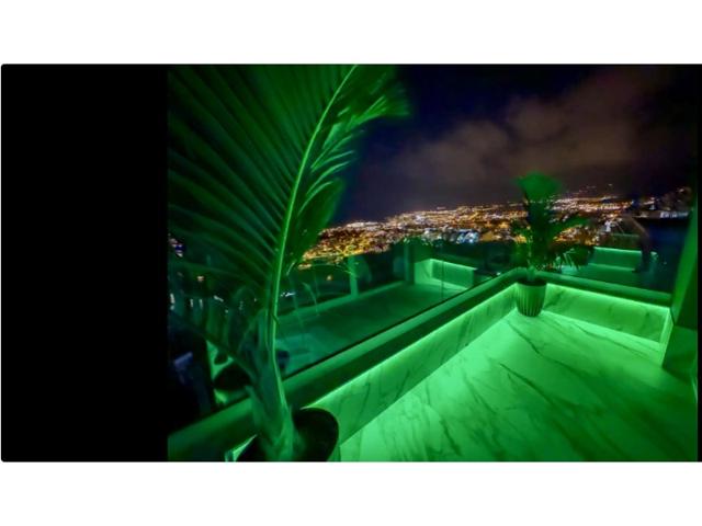 Villa En venta en Adeje photo 0