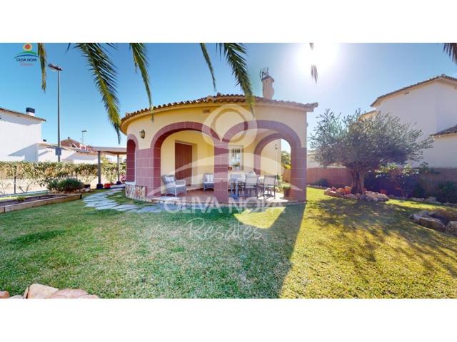 Villa En venta en Oliva photo 0