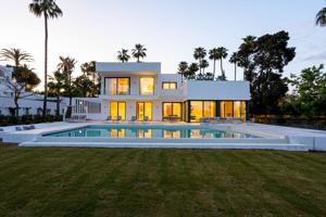 Villa En venta en Estepona photo 0