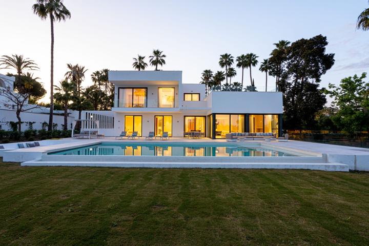 Villa En venta en Estepona photo 0