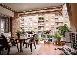 Espacioso piso a reformar junto al Turó Park, con parking y trastero photo 0