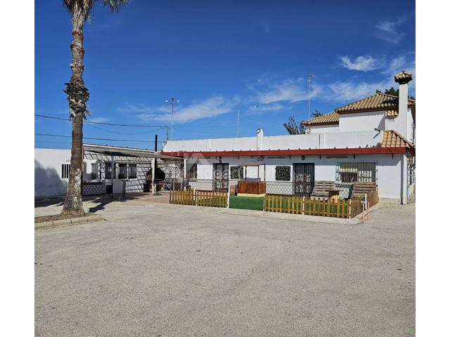 FINCA CON COSTRUCCIONES photo 0