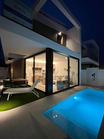 Villa En venta en Pilar de la Horadada photo 0