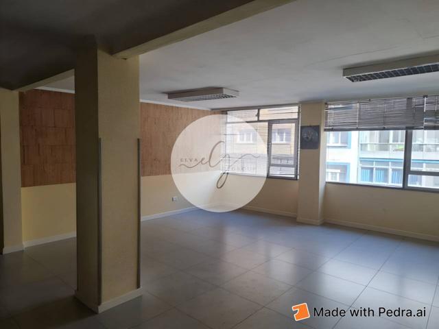 EMPRENDE CON OFICINA PROPIA EN AVILÉS -Inversión de Oficina en entreplanta de 86 m² en el centro de Avilés — precio econ photo 0