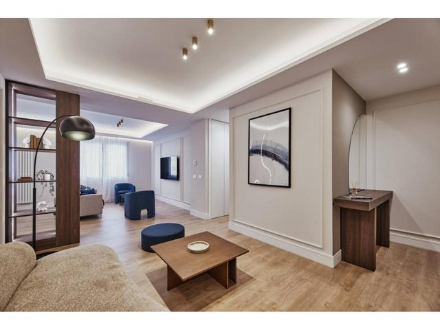 Venta de piso en Madrid de 5 dormitorios photo 0