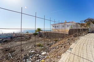 Terreno único en Arguineguín – 695 m² con gran potencial y vistas increíbles al mar photo 0