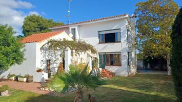 Chalet con piscina, cerca de la playa de Vinaròs en una parcela de 1885 m2. Visítalo! photo 0