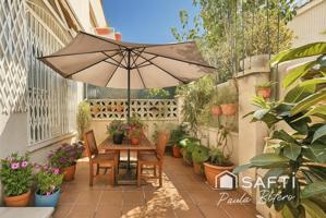 Amplia vivienda adosada en zona céntrica y tranquila. photo 0