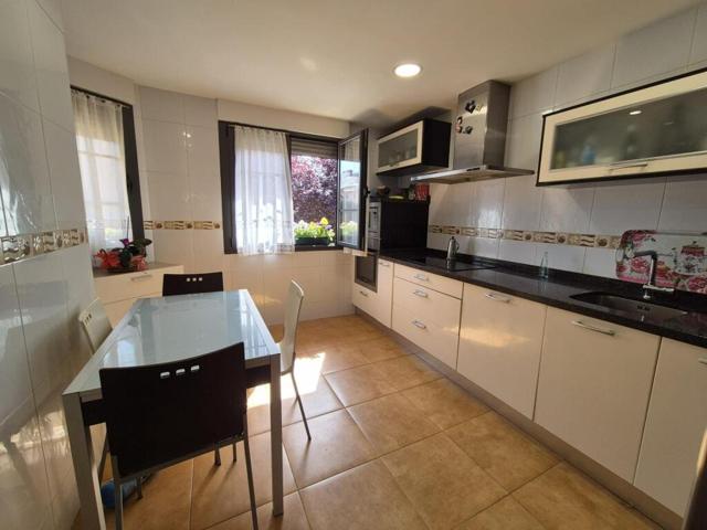 Chalet adosado en S. Andrés del Rabanedo: Espacio, Luz y Calidez para Disfrutar en Familia. photo 0