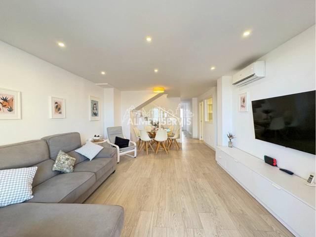 Piso dúplex reformado con espectaculares vistas al mar photo 0