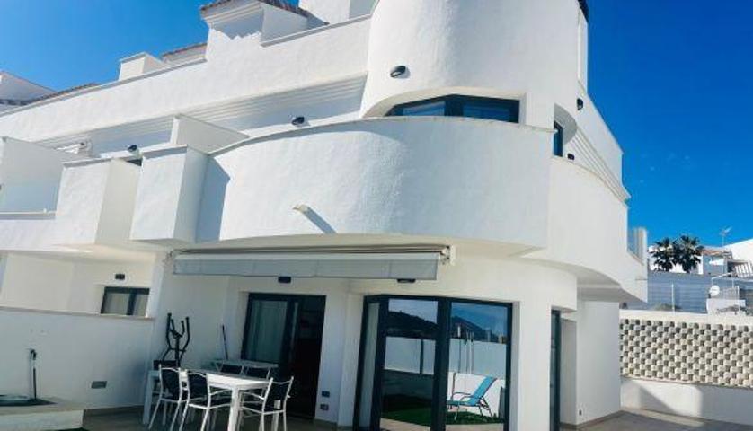 Unifamiliar adosada - Finestrat photo 0