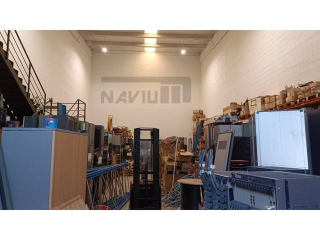 Nave industrial en VENTA EN RENTABILIDAD en Zona Industrial - TRES CANTOS photo 0