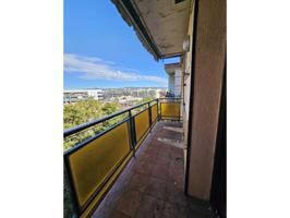 Piso en altura con vistas despejadas, ideal para reformar y crear tu hogar soñado photo 0