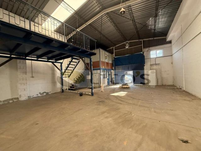 Industrial En alquiler en Dos Hermanas photo 0