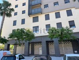 Local En alquiler en Montequinto photo 0