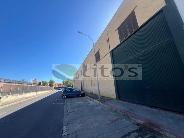 Industrial En venta en Dos Hermanas photo 0