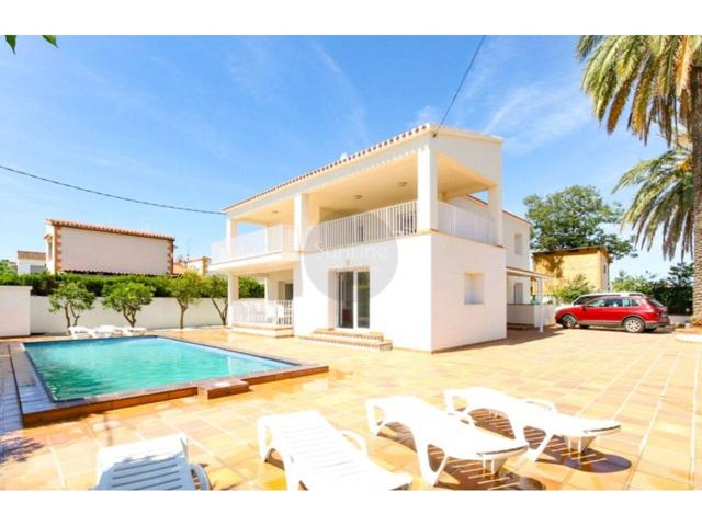 Villa en venta en Denia photo 0