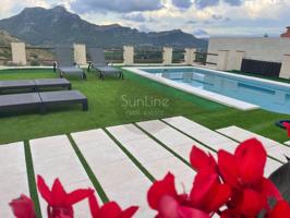 Bonita casa adosada en urbanización en Gandia photo 0