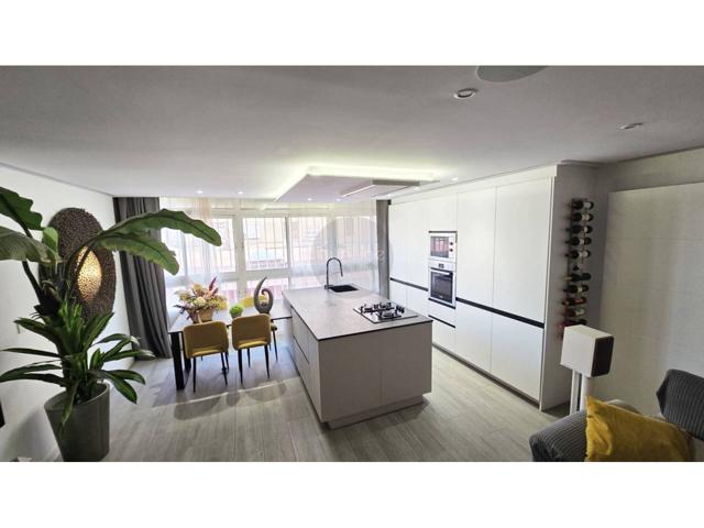 Apartamento con una elegante reforma de diseño photo 0