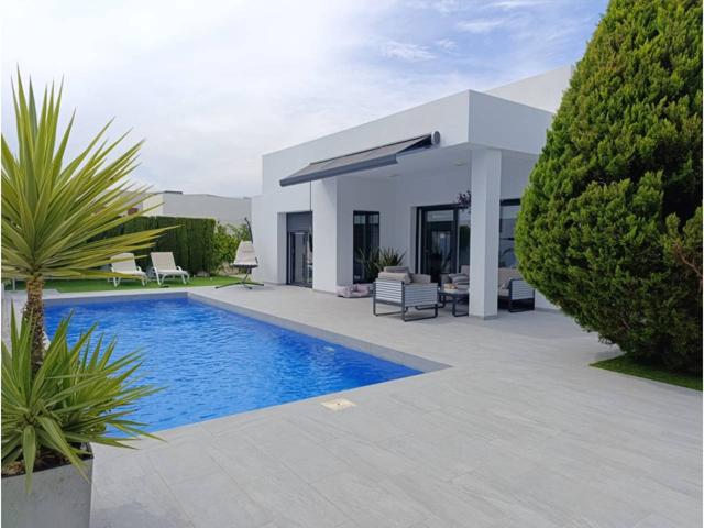 SE VENDE MARAVILLOSO CHALET INDEPENDIENTE EN UNA SOLO PLANTA CON PISCINA PROPIA photo 0