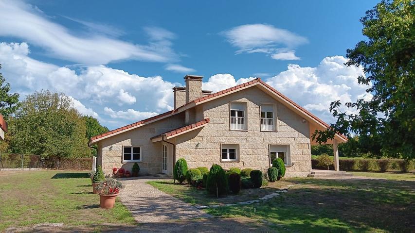 Villa En venta en Ourense photo 0