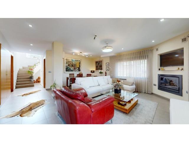 Casa En venta en Riba-Roja De Túria photo 0