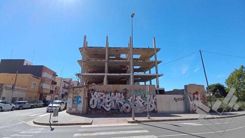 ¡Oportunidad de Inversión en Edificio de Obra Parada! photo 0