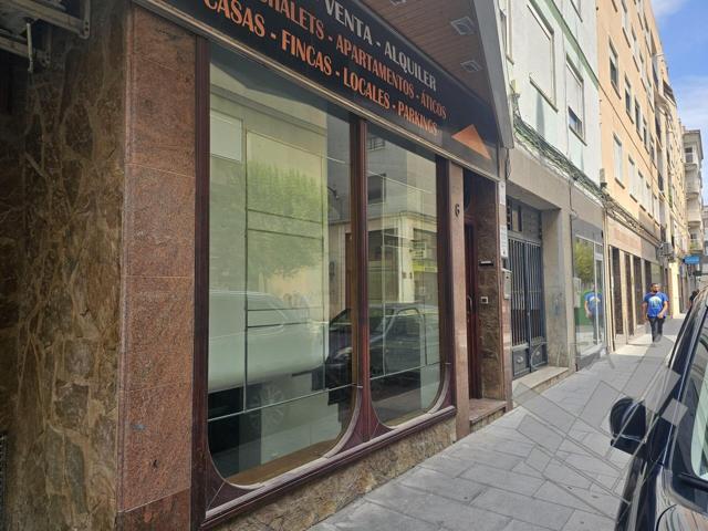 Se vende local en el centro de Vinaròs photo 0