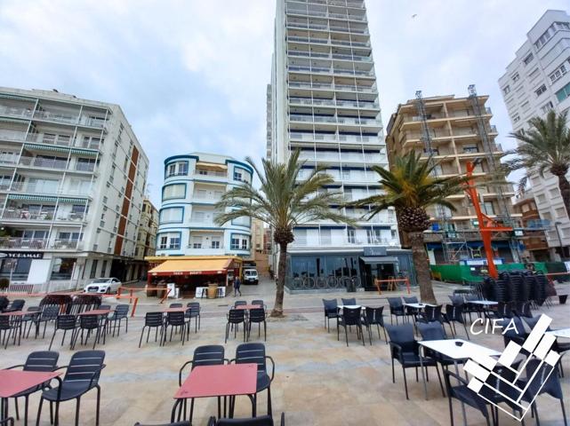 SE VENDE PISO EN EL PASEO MARÍTIMO – ¡A UNOS PASOS DE LA PLAYA! photo 0