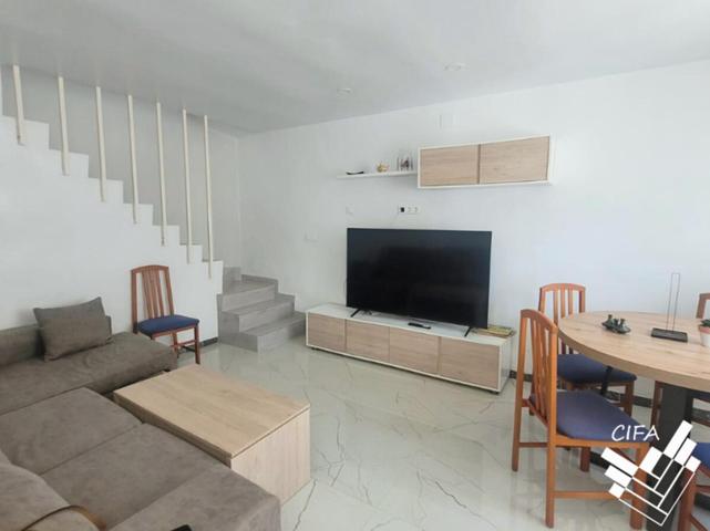 CASA CÉNTRICA EN VENTA photo 0