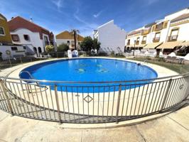 Casa adosada en venta en Torre del Mar photo 0