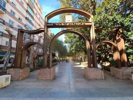 Local en plaza Reyes Católicos photo 0