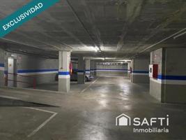 Excelente plaza doble de parking para dos coches grandes en Av. Constitución photo 0